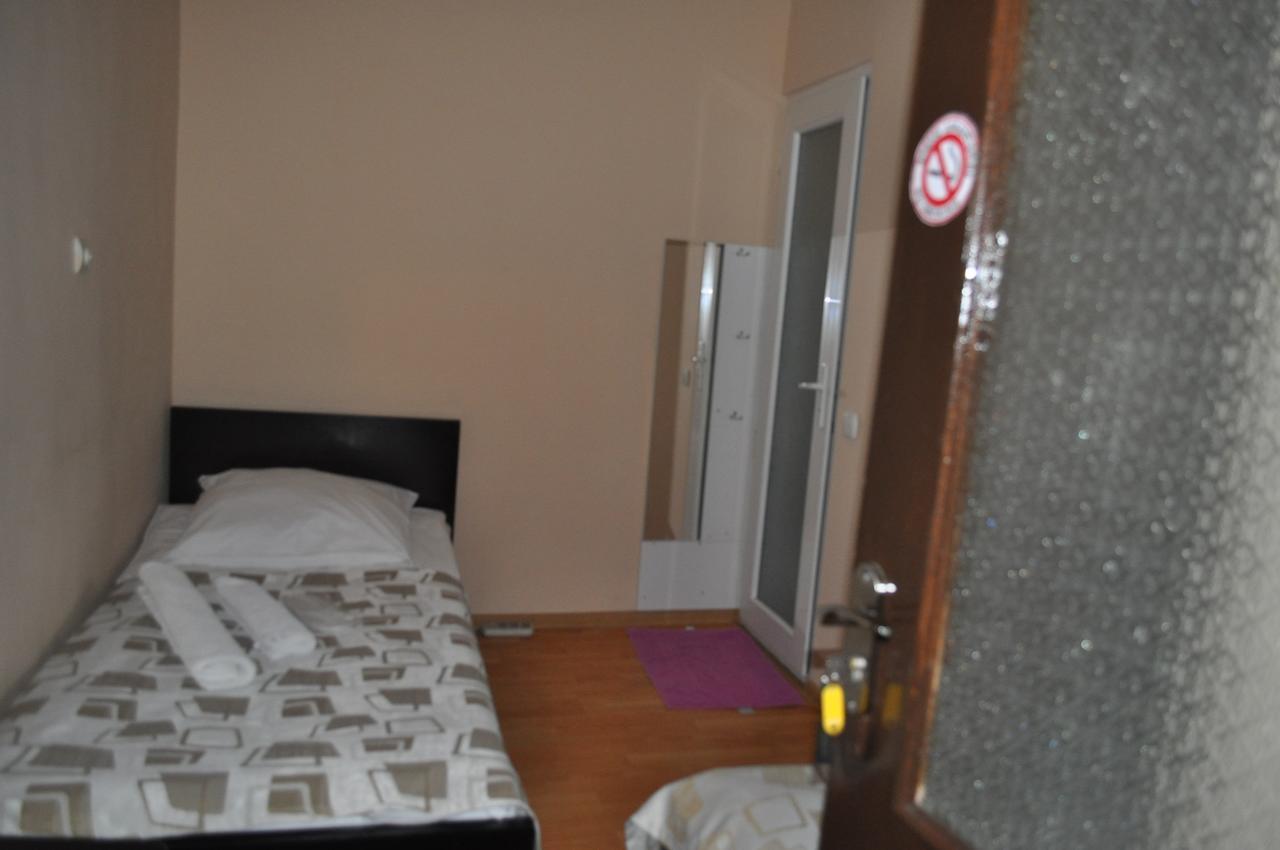 Hotel Your Comfort Тбилиси Стая снимка